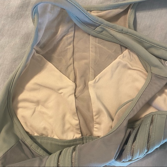 ALO Yoga Light Green sports bra - Picture 6 of 7